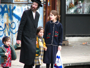 800px-Satmar_community_Williamsburg_brooklyn_new_york